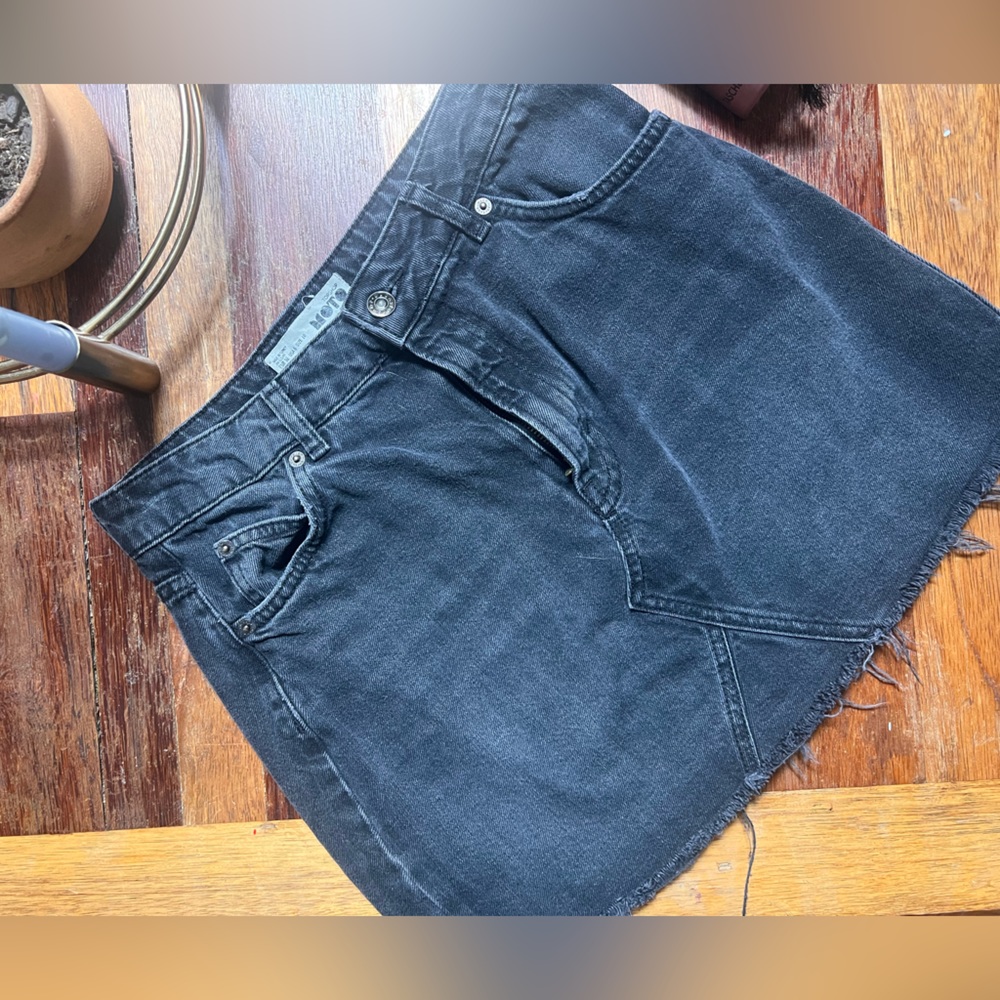 Top shop Moto denim black mini skirt size 6